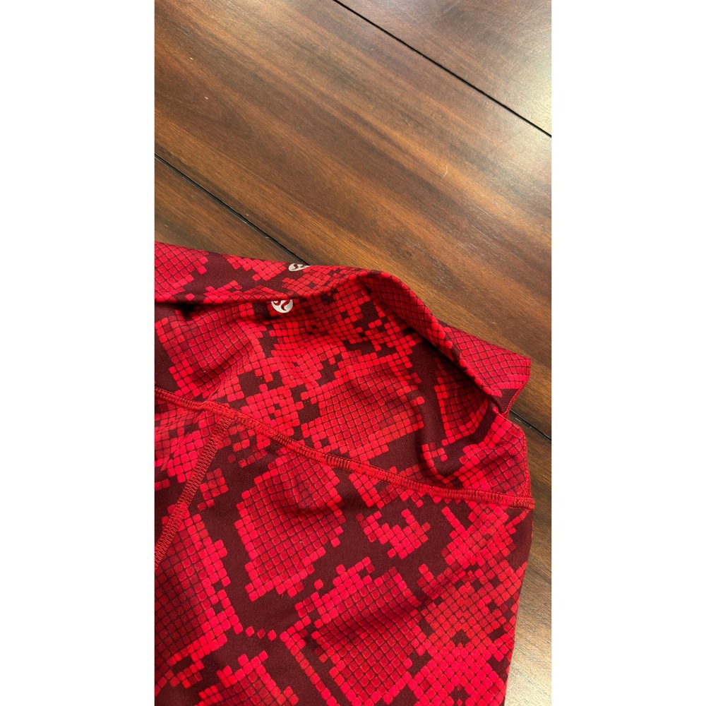 Lululemon Red Snakeskin High Rise Yoga Shorts Size 4 Burgundy Animal Print - Picture 16 of 16